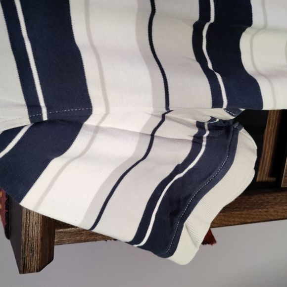 Tommy Hilfiger Tshirt - Picture 9 of 12